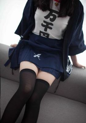 痴汉电车侵犯女学生电车痴汉视频