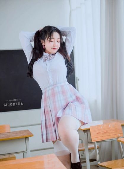 乖把腿抬高一点就不疼了视频