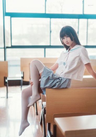 女大学生的沙龙室3